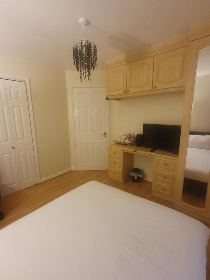 Double Size And Single Room In Barking Barking  Kültér fotó