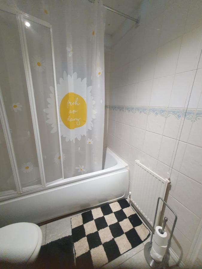 Double Size And Single Room In Barking Barking  Kültér fotó