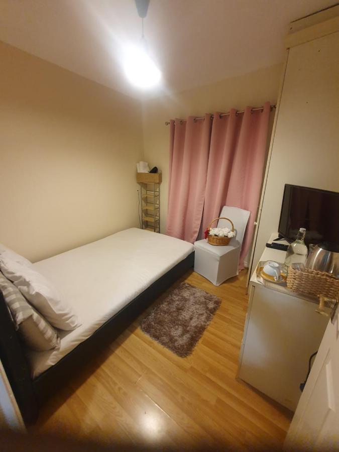 Double Size And Single Room In Barking Barking  Kültér fotó