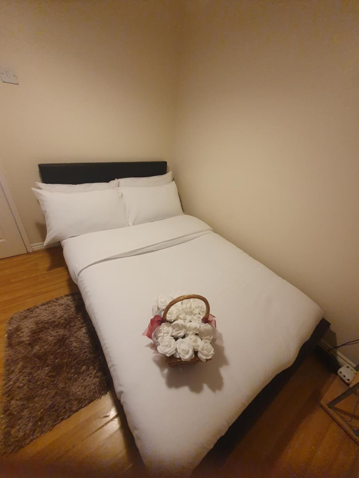 Double Size And Single Room In Barking Barking  Kültér fotó