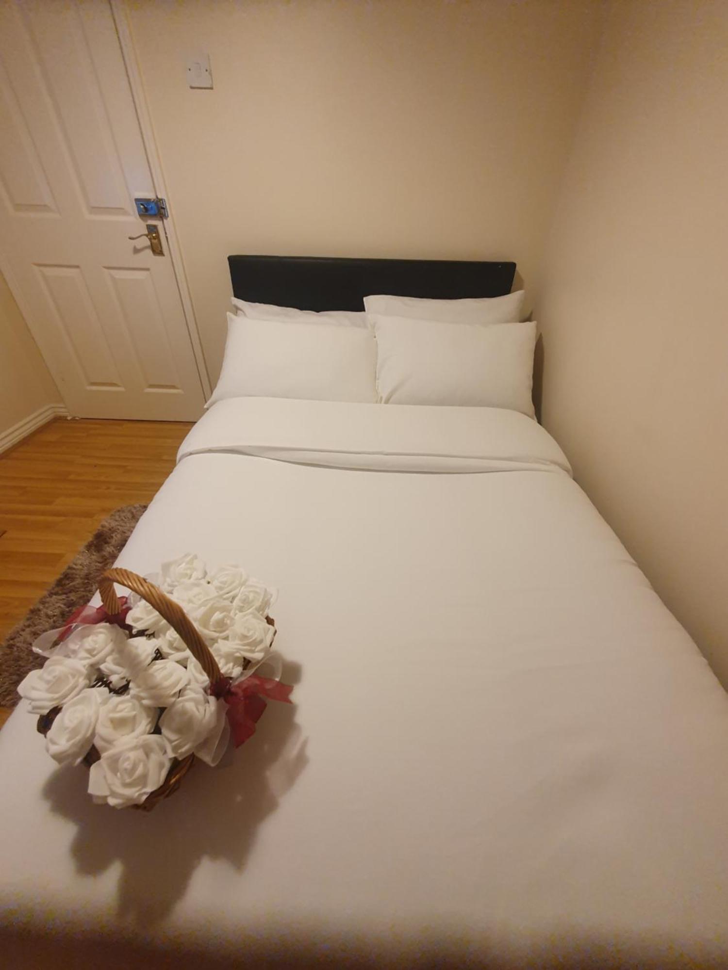 Double Size And Single Room In Barking Barking  Kültér fotó