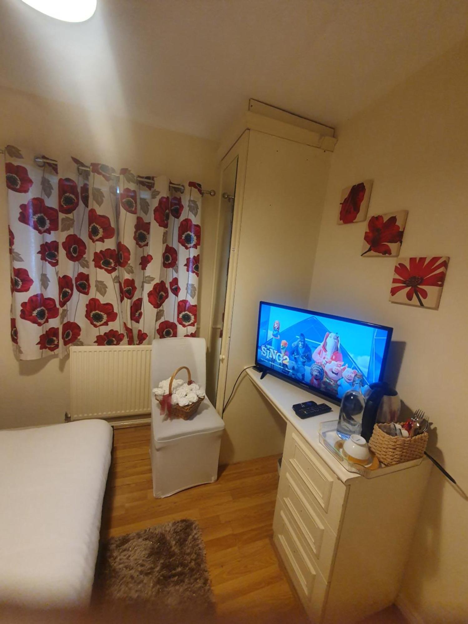 Double Size And Single Room In Barking Barking  Kültér fotó